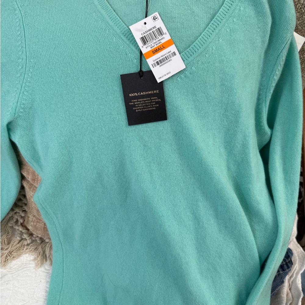 100% Cashmere V-Neck Sweater - light blue - Picture 8 of 8